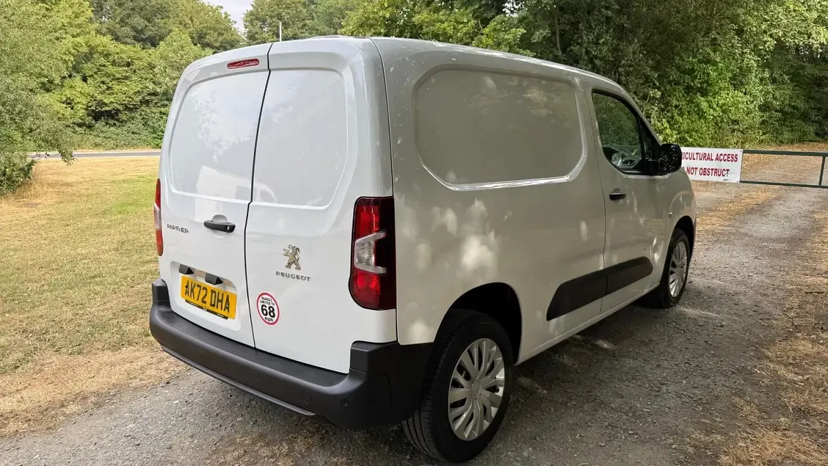 Used Peugeot Partner 131 HP (96 kW) 2022 White MPV