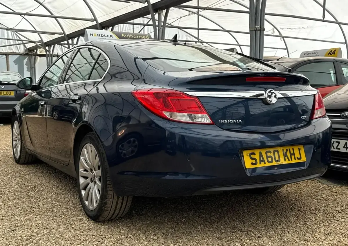 Used Vauxhall Insignia 160 HP (117 kW) 2010 Blue Hatchback