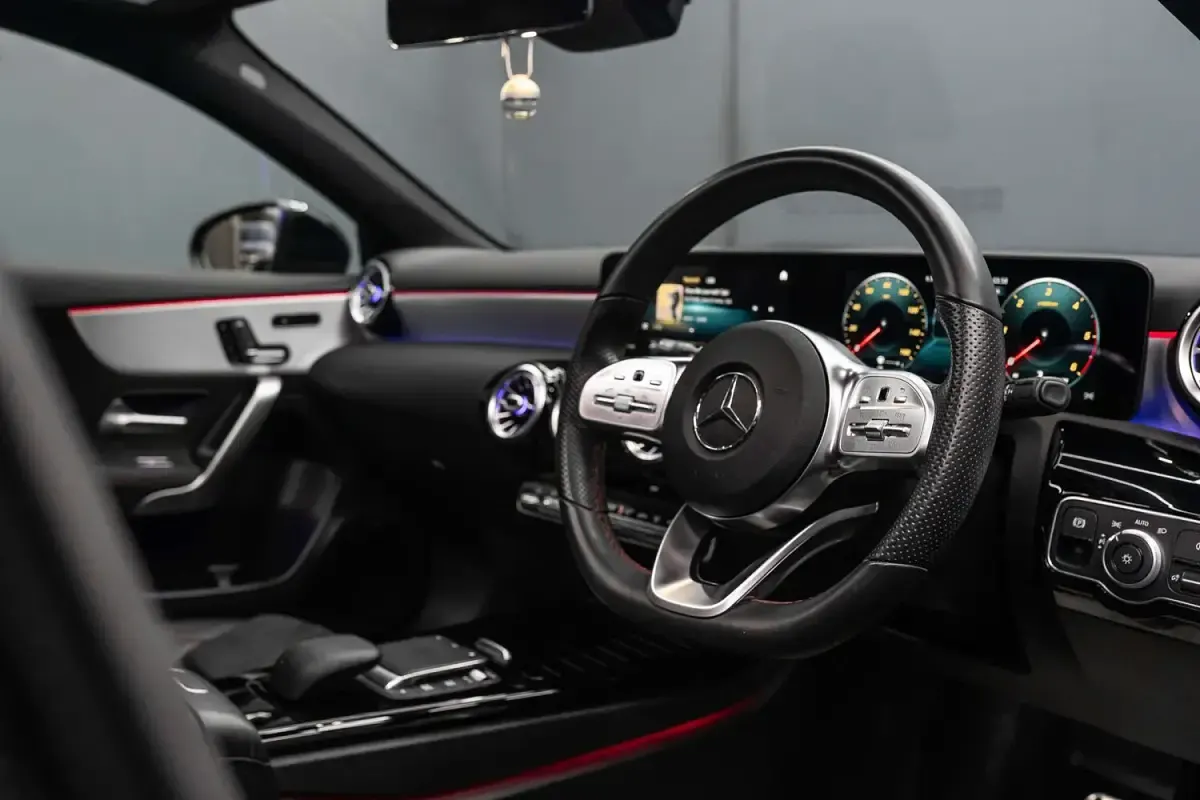 Used Mercedes A180 AMG Line Premium Plus 116 HP (85 kW) 2020 Black Hatchback