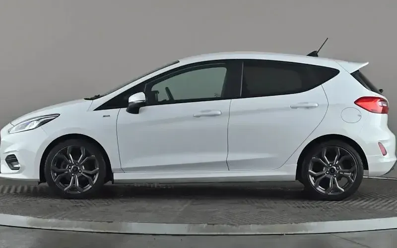 Usado Ford Fiesta ST-Line 95 HP (69 kW) 2021 Branco Citadino
