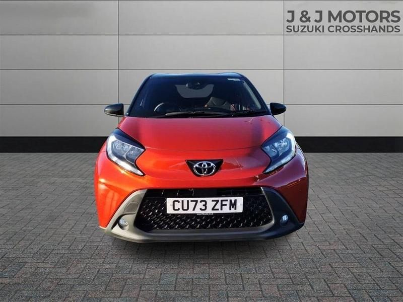 Used Toyota Aygo X 72 HP (52 kW) 2023 Red SUV