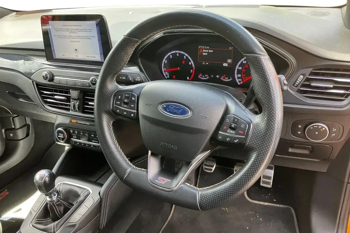Used Ford Focus Performance Edition 280 HP (205 kW) 2020 Orange Hatchback