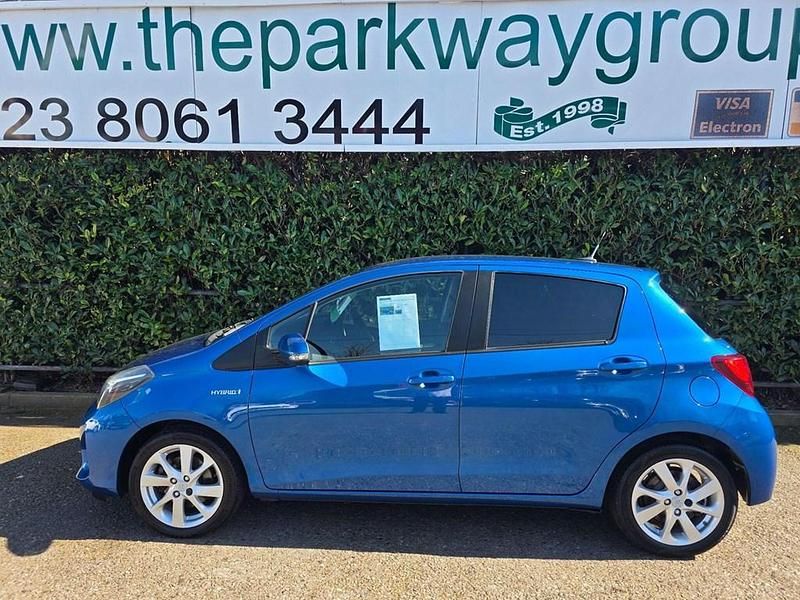 Used Toyota Yaris Hybrid 2016 Blue Hatchback