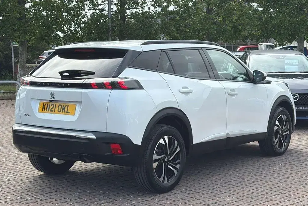 Used Peugeot 2008 Allure 100 HP (73 kW) 2021 White SUV