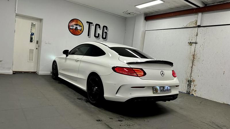 Used Mercedes C200 AMG line 198 HP (145 kW) 2018 White Coupe