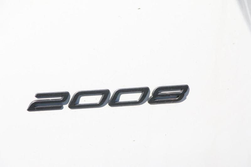Used Peugeot 2008 Allure 129 HP (94 kW) 2024 White SUV