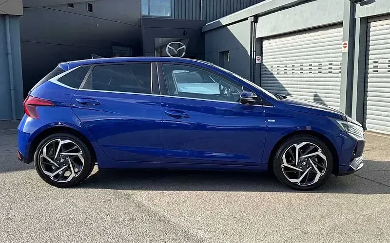 Used Hyundai i20 Premium 101 HP (74 kW) 2023 Blue Hatchback