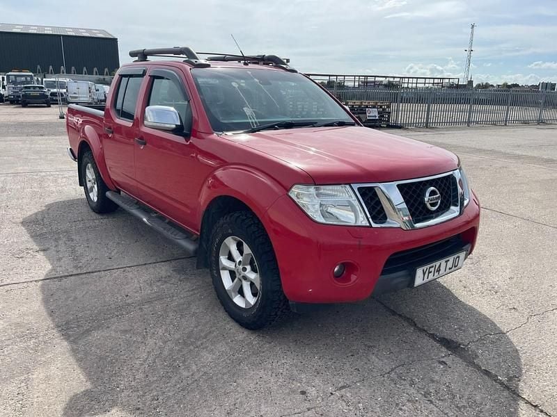 Red Used 2014 Nissan Navara Tekna Pickup | £5,495 (Good price) - Image 1/4