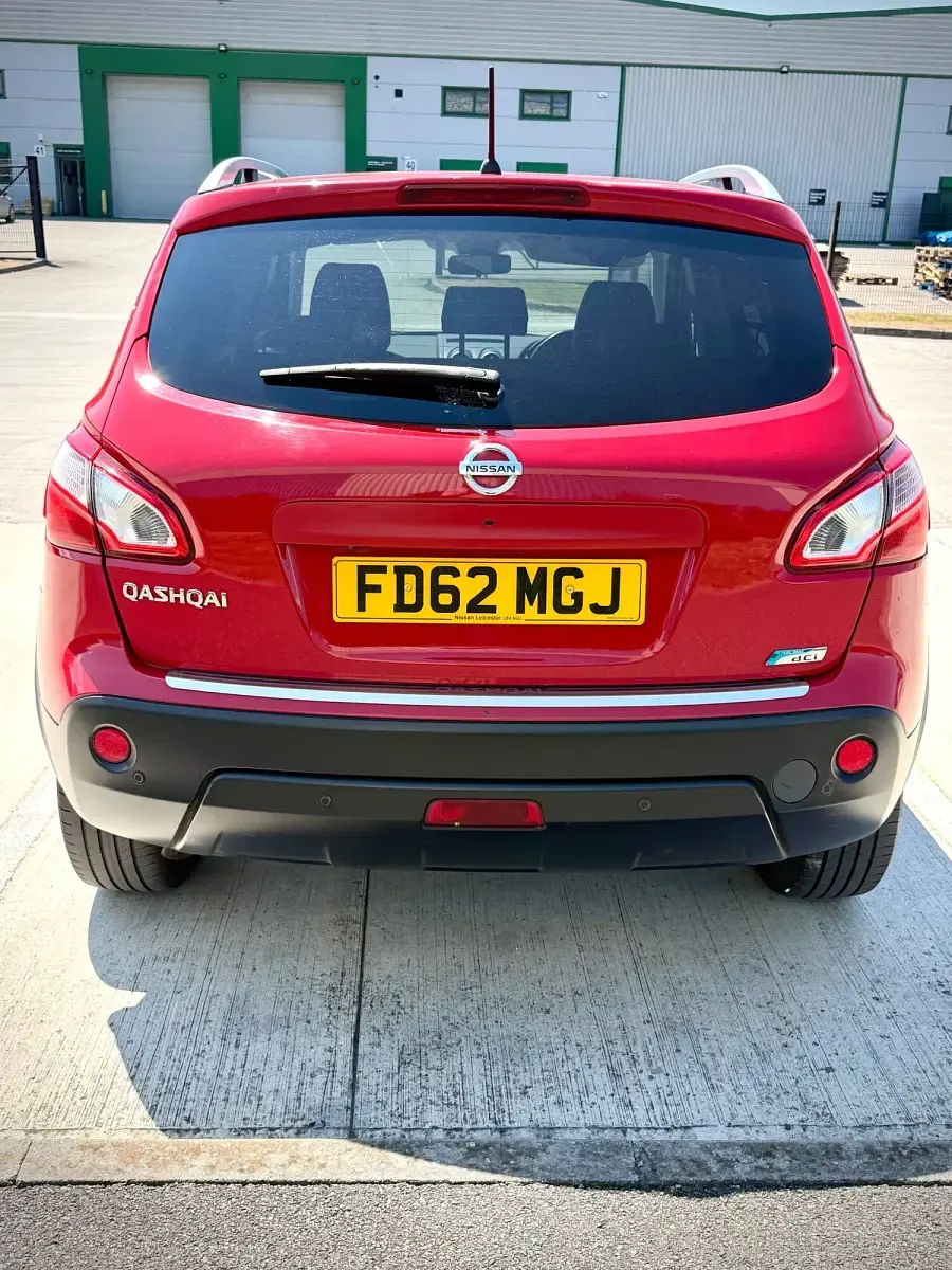 Used Nissan Qashqai Tekna 131 HP (96 kW) 2012 Red SUV