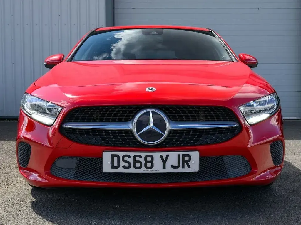 Used Mercedes A180 SE 136 HP (100 kW) 2018 Red Hatchback
