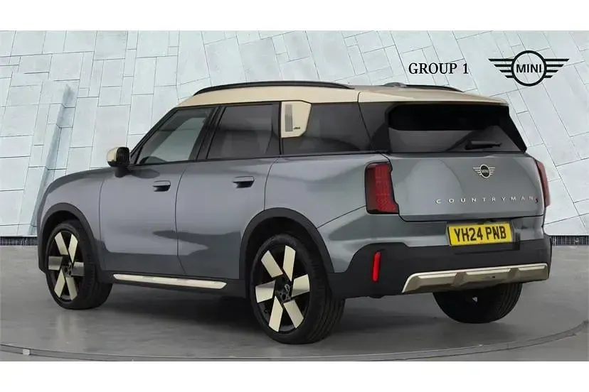 Używany Mini Countryman Exclusive 218 KM (160 kW) 2024 Zielony SUV