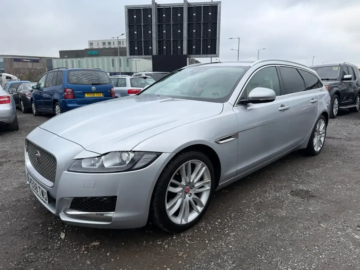 Usado Jaguar XF Portfolio 2018 Prateado Carrinha