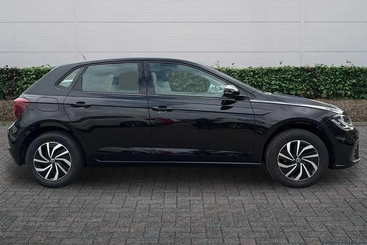 Used VW Polo Life 95 HP (69 kW) 2024 Black Hatchback