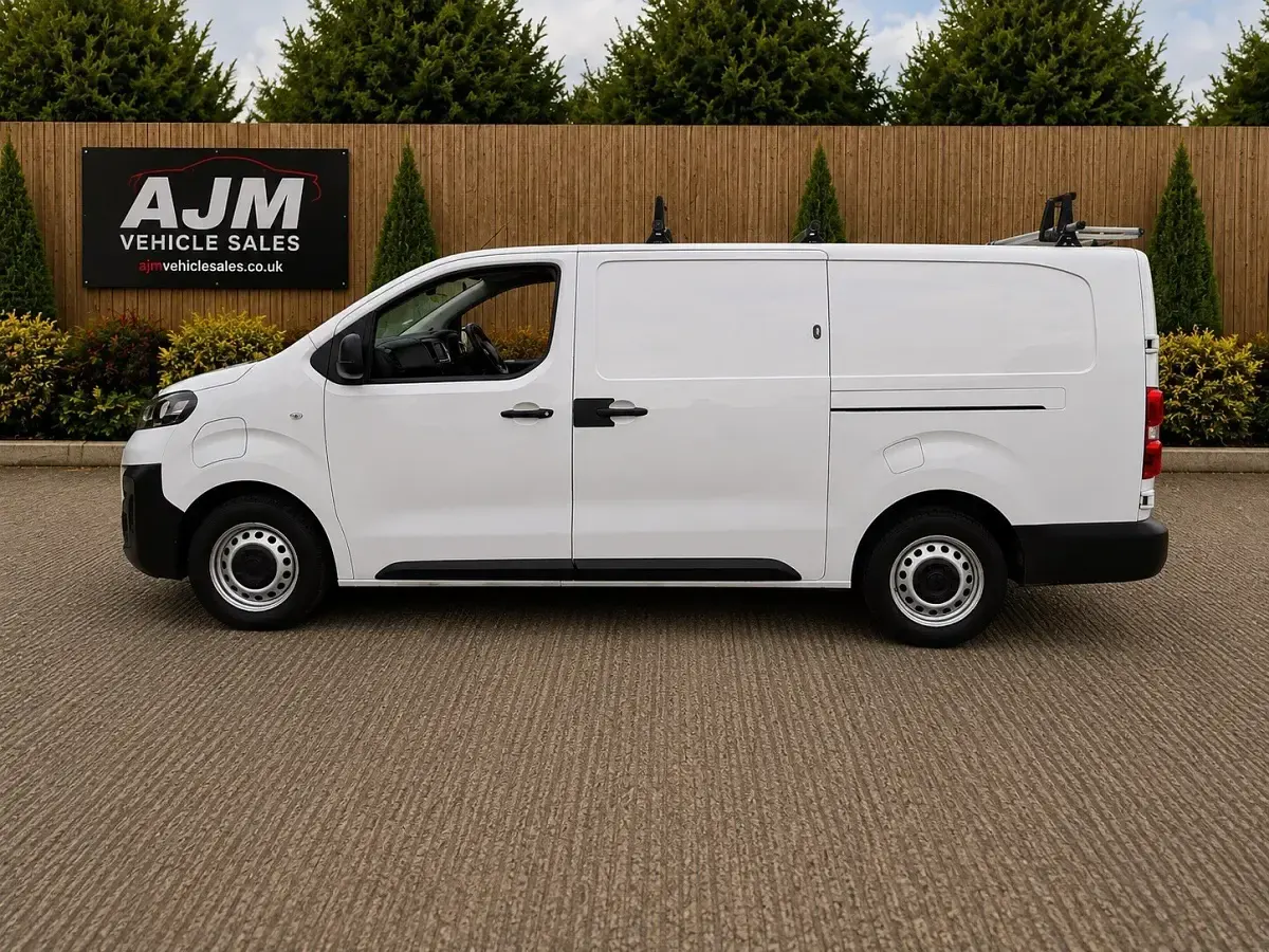 Used Vauxhall Vivaro 100 kW (136 HP) 2022 White MPV