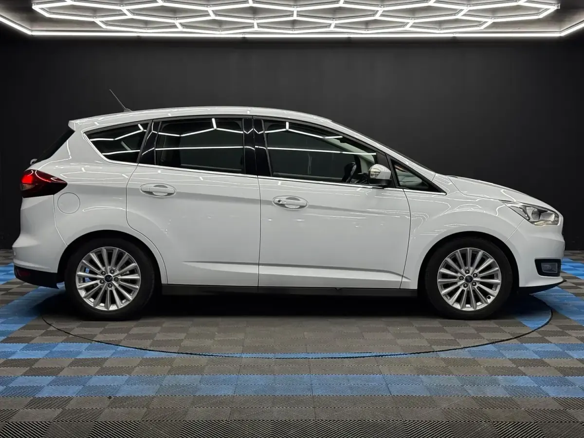 Used Ford C-MAX Titanium 2019 White MPV
