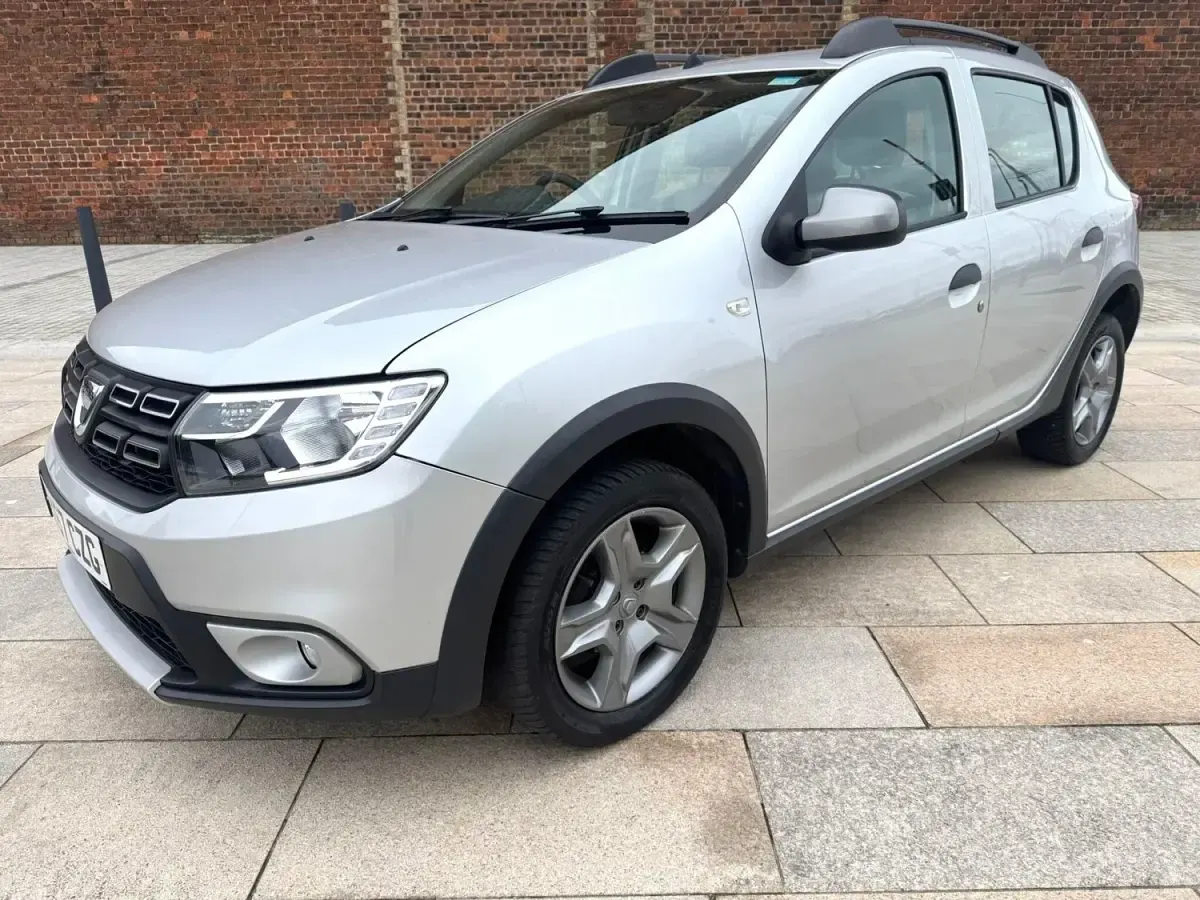 Używany Dacia Sandero Lauréate 90 KM (66 kW) 2018 Srebrny Hatchback
