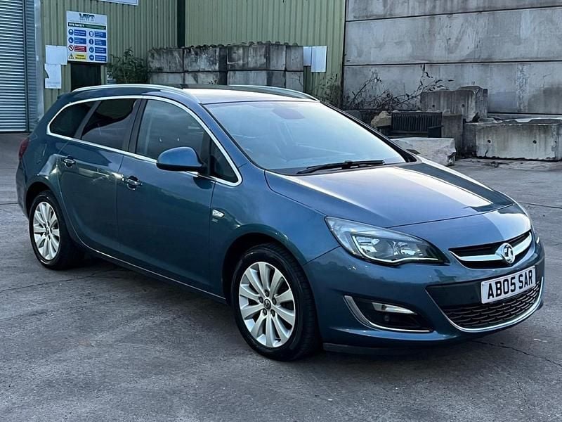 Blue Used 2013 Vauxhall Astra Estate | £3,000 (Good price) - Image 1/4
