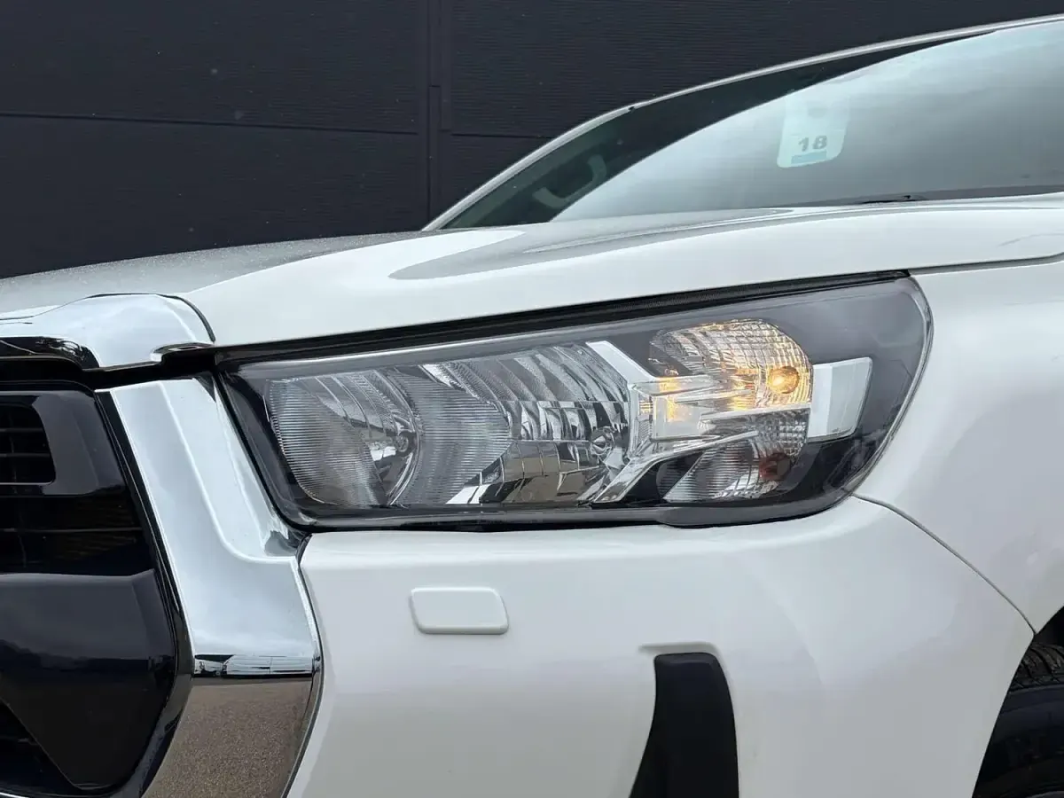 Used Toyota HiLux 150 HP (110 kW) 2022 White Pickup