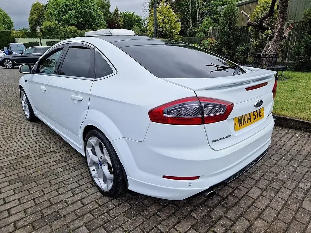 Used Ford Mondeo Titanium X 200 HP (147 kW) 2014 White Hatchback