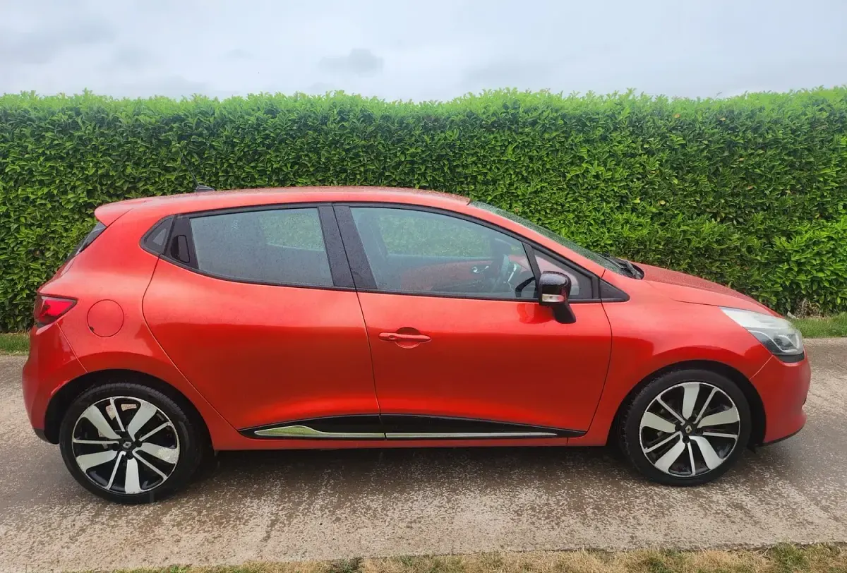 Used Renault Clio Dynamique 90 HP (66 kW) 2013 Red Hatchback