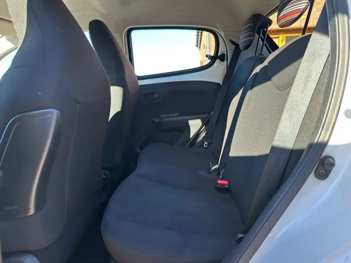 Usado Citroën C1 Feel 68 CV (50 kW) 2014 Blanco Utilitario