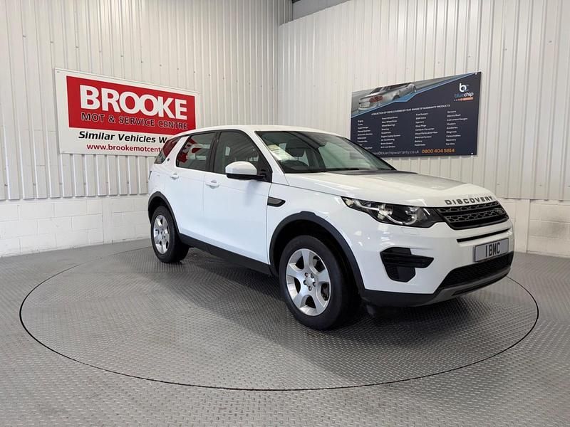 Used Land Rover Discovery Sport SE 150 HP (110 kW) 2017 White SUV