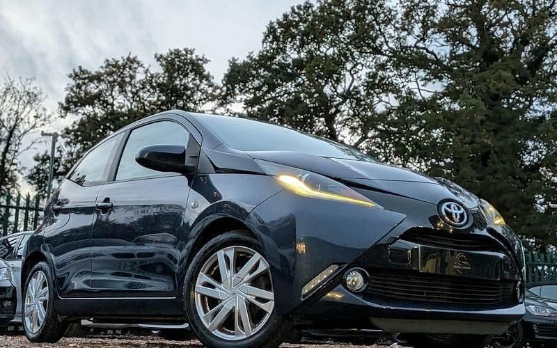 Gebraucht Toyota Aygo x-press 69 PS (50 kW) 2015 Blau Kleinwagen