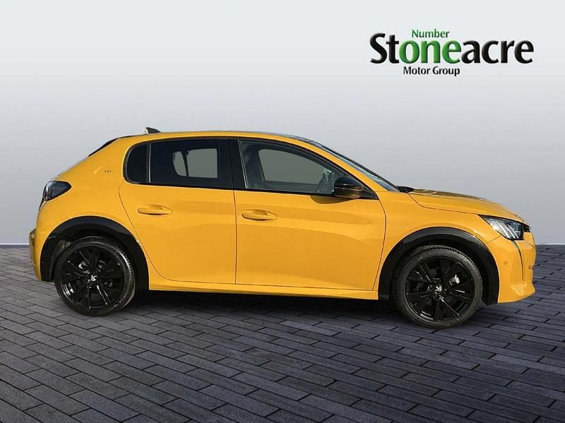 Used Peugeot 208 Premium 130 HP (95 kW) 2023 Yellow Hatchback