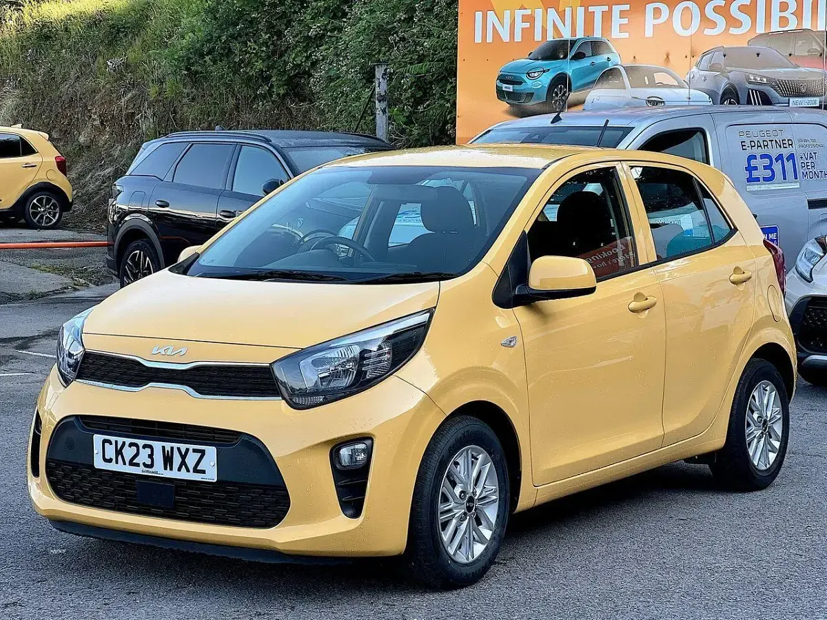 Used Kia Picanto 66 HP (48 kW) 2023 Yellow Hatchback