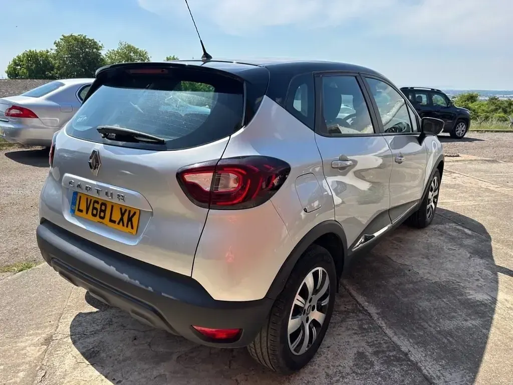 Gebraucht Renault Captur Play 90 PS (66 kW) 2019 Silber SUV