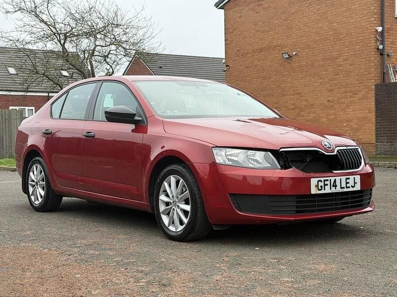 Red Used 2014 Skoda Octavia Hatchback | £2,500 (Good price) - Image 1/4