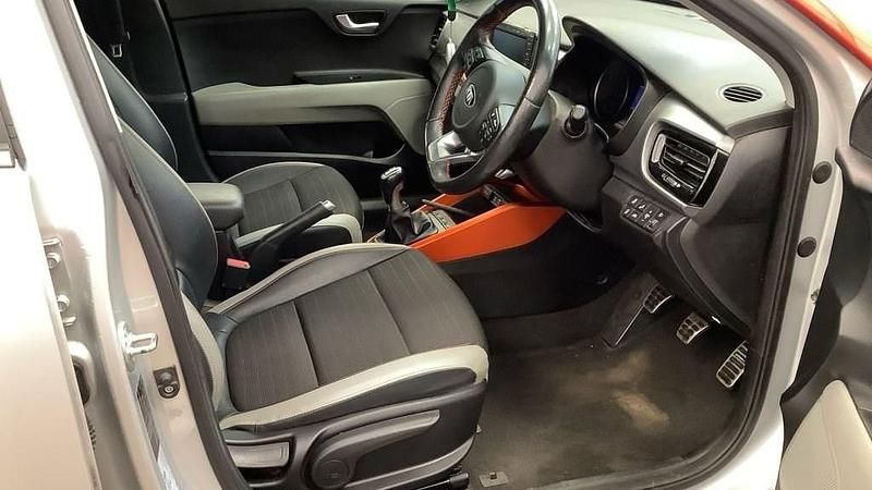 Used Kia Stonic First Edition 118 HP (86 kW) 2018 Silver SUV