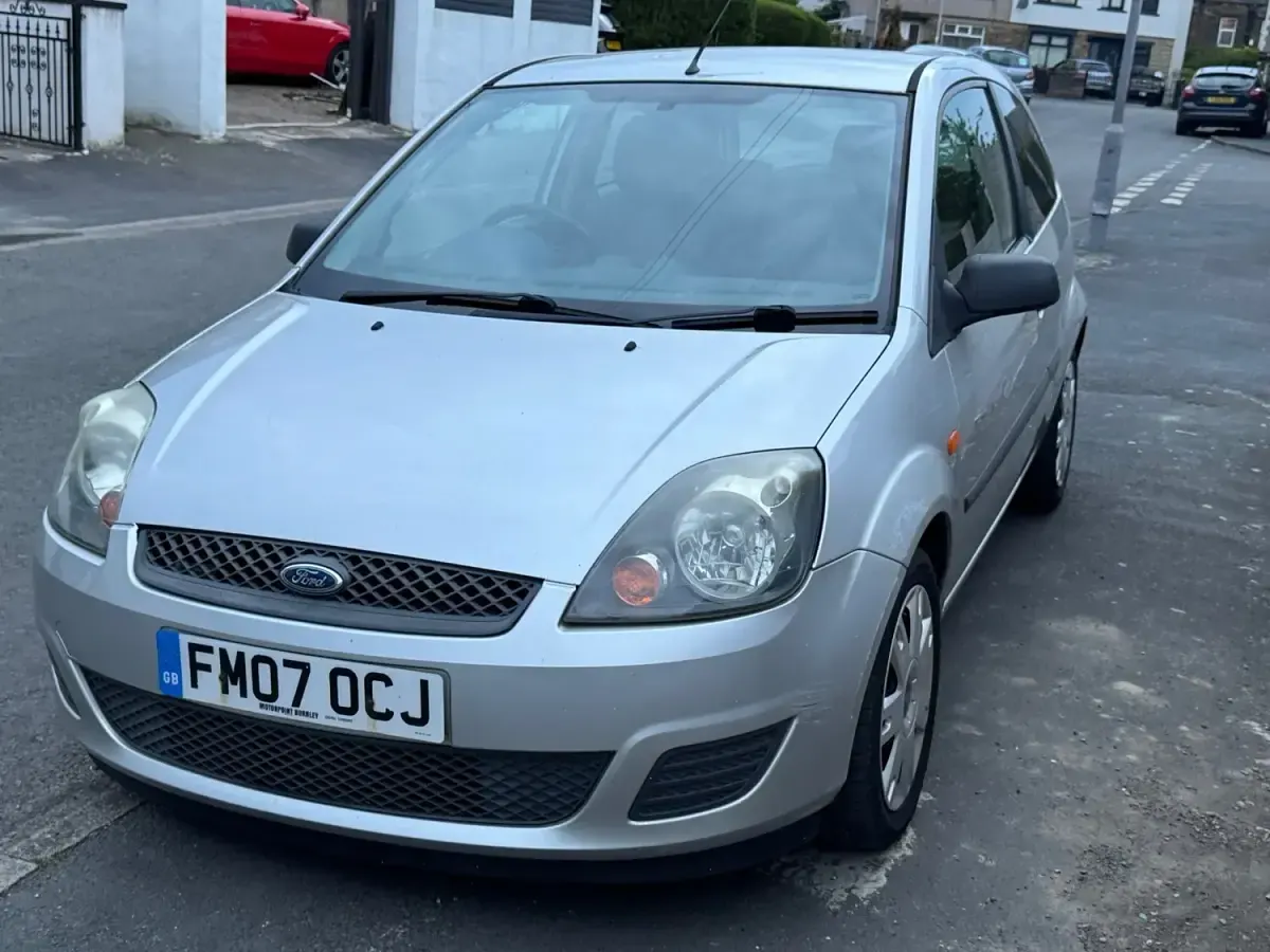Begagnad Ford Fiesta Style 75 HK (55 kW) 2007 Silver Halvkombi