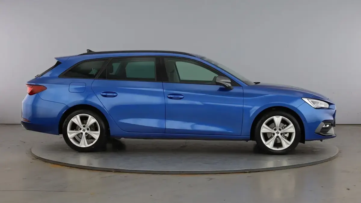 Used Seat Leon FR 110 HP (80 kW) 2025 Sapphire blue Estate