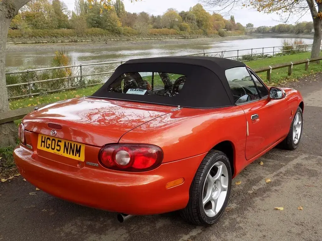 Używany Mazda MX5 Edition 2005 Pomarańczowy Kabriolet