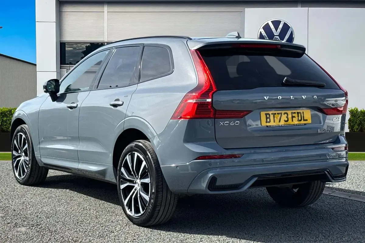 Used Volvo XC60 Plus 194 HP (142 kW) 2023 Grey SUV