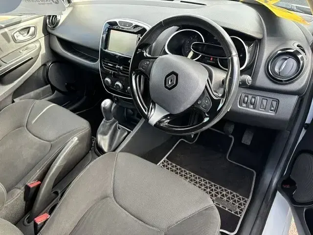 Used Renault Clio Dynamique 90 HP (66 kW) 2016 White Hatchback