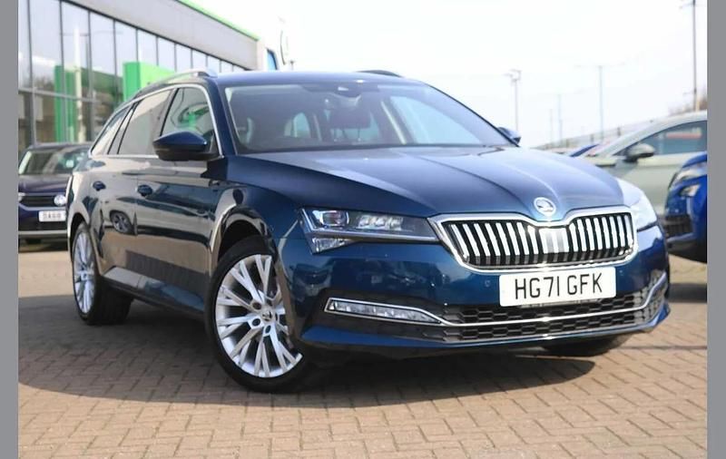 Used Skoda Superb SE L 147 HP (108 kW) 2022 Petrol blue metallic Estate