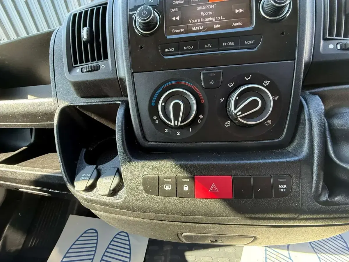 Used Citroën Relay 140 HP (102 kW) 2022 White Van
