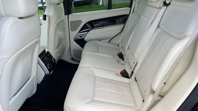 Used Land Rover Range Rover SE 350 HP (257 kW) 2024 Black SUV