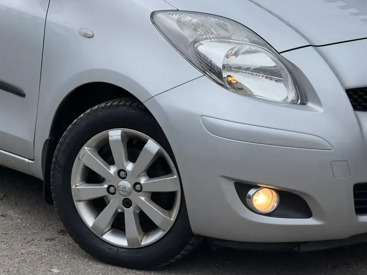 Used Toyota Yaris 2011 Silver Hatchback