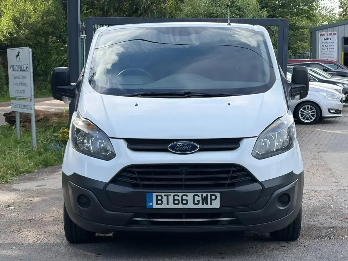 Used Ford Transit Custom 105 HP (77 kW) 2016 White Van