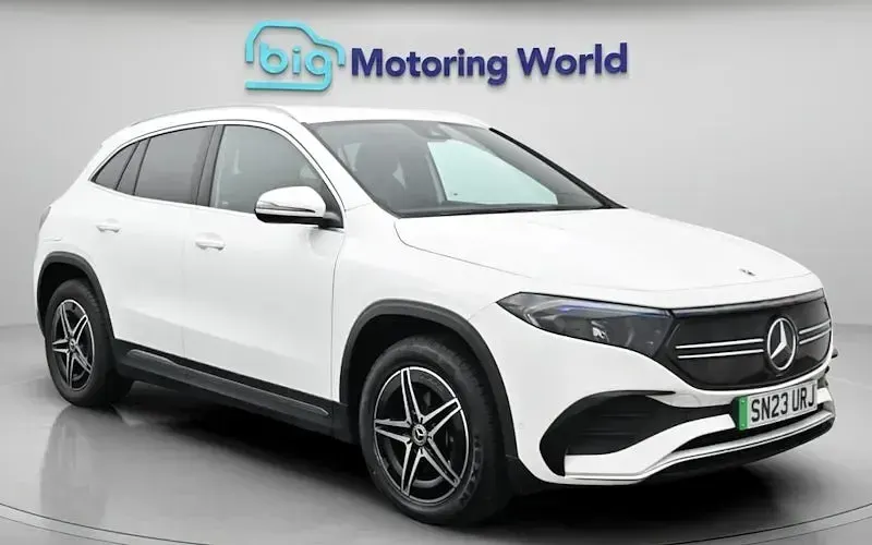 Begagnad Mercedes EQA250+ AMG line 139 kW (190 HK) 2023 Vit SUV
