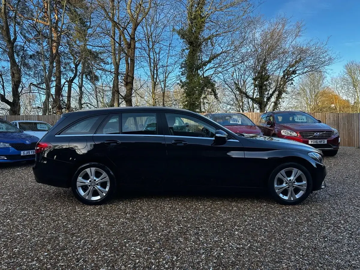 Used Mercedes C220 Executive 167 HP (122 kW) 2015 Black Estate