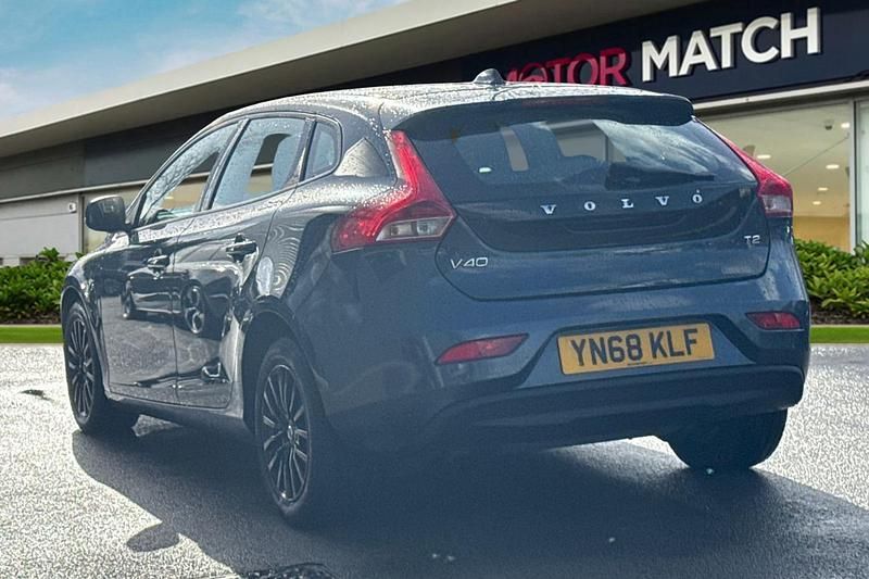 Used Volvo V40 Momentum 2018 Blue Hatchback