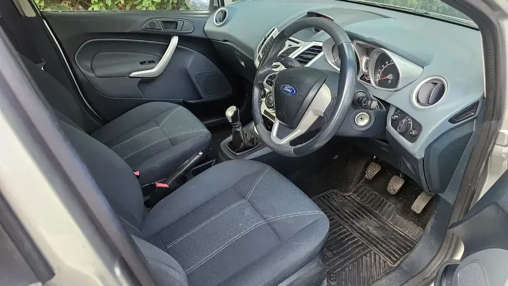 Used Ford Fiesta Zetec 2011 Silver Hatchback