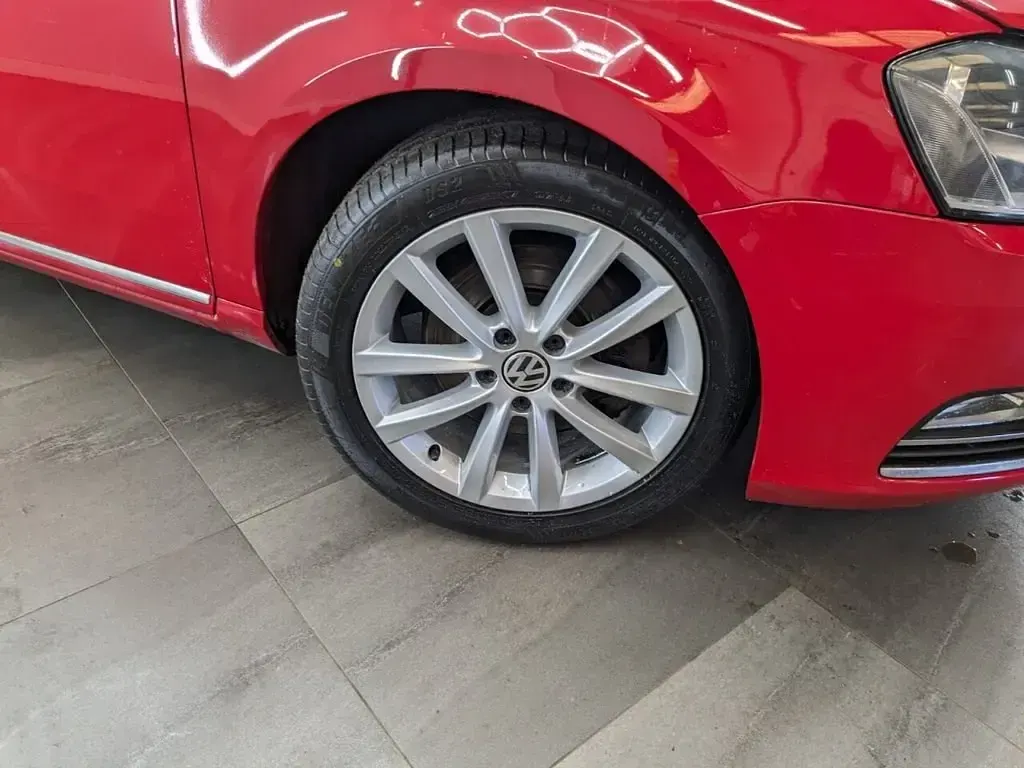 Używany VW Passat Executive 2014 Czerwony Sedan/Limuzyna