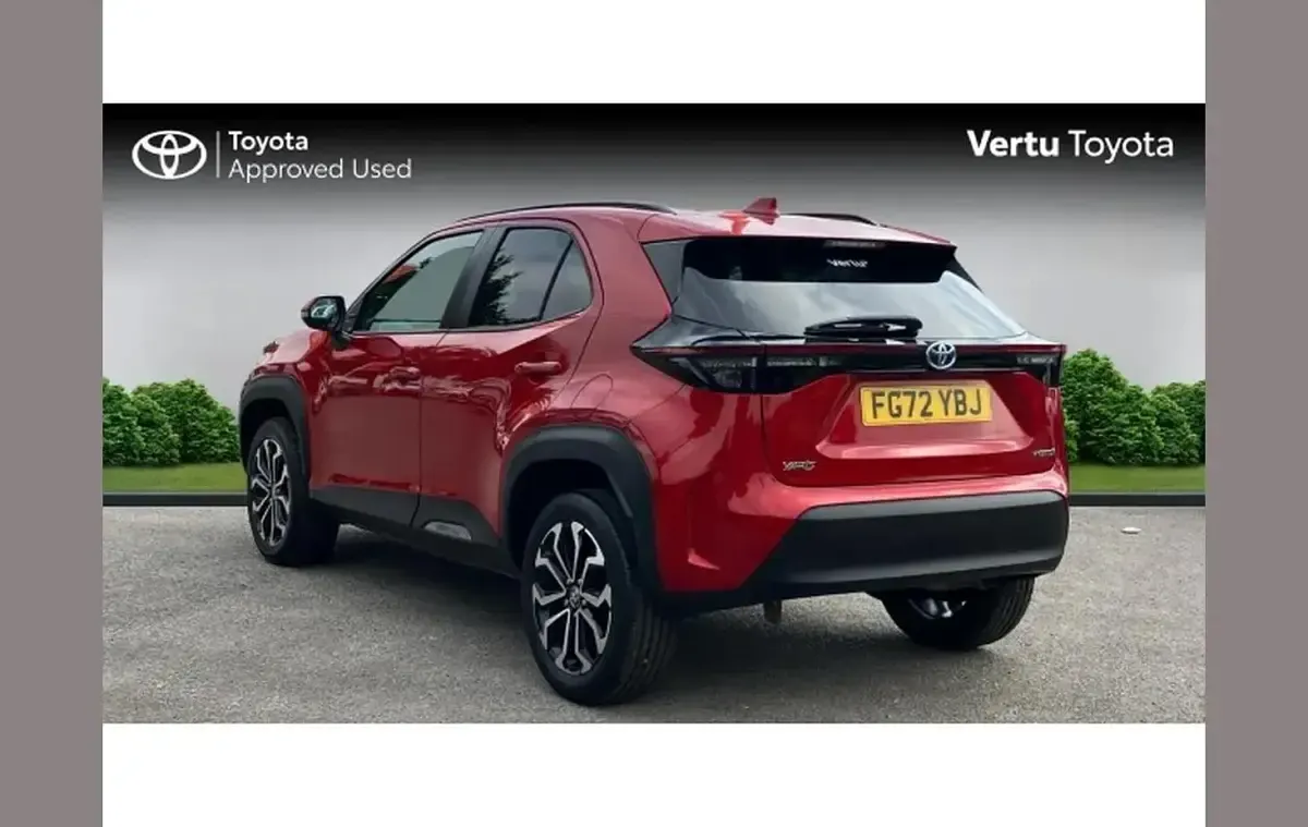 Used Toyota Yaris Cross Design 113 HP (83 kW) 2023 Red SUV