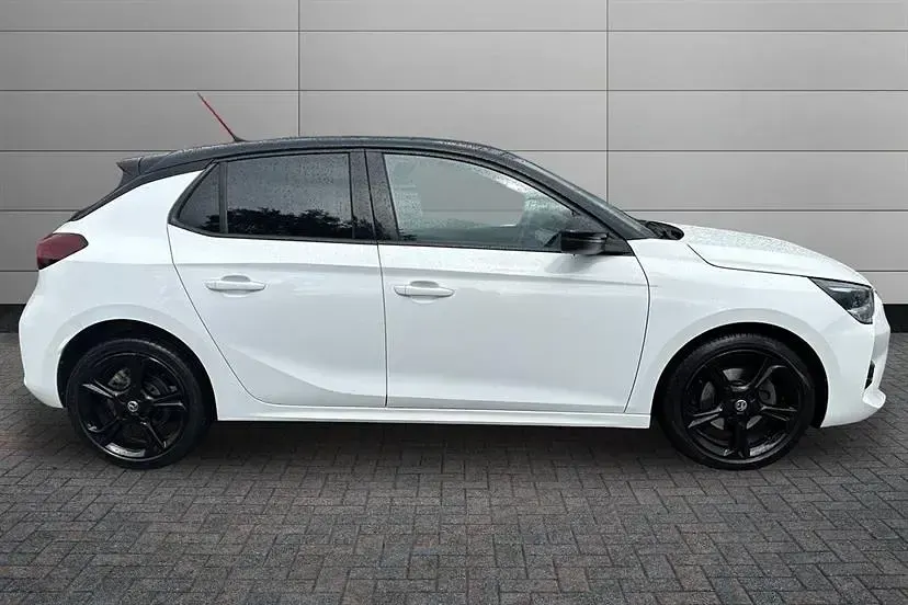 Used Vauxhall Corsa 100 HP (73 kW) 2023 White Hatchback
