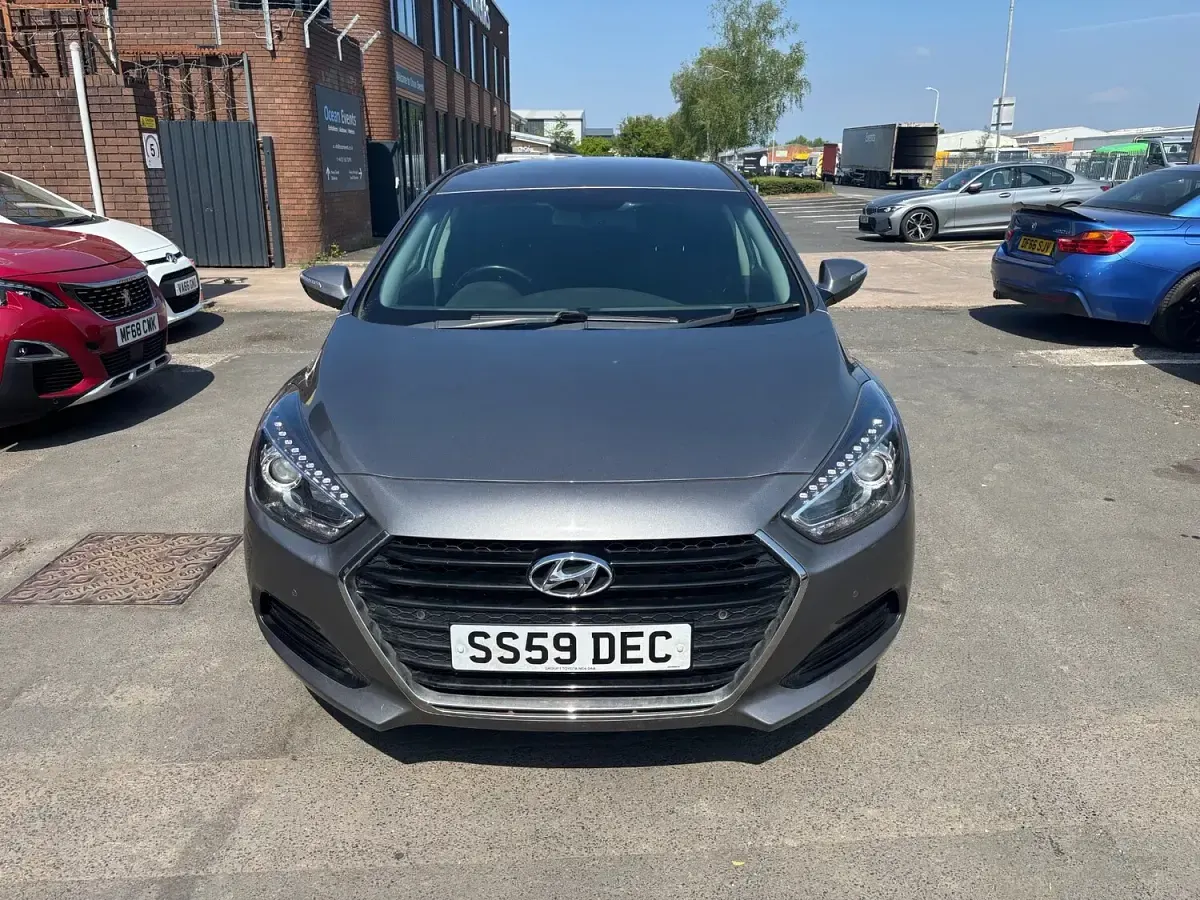 Used Hyundai i40 SE 115 HP (84 kW) 2016 Silver Sedan